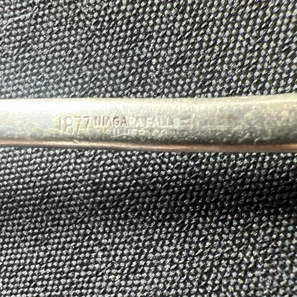 Antique 1877 Niagara Falls Silver Co. SHELL Pattern Silver Plate Cream‎ Spoon 8